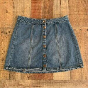 Bullhead size 28 denim button up mini skirt in medium blue